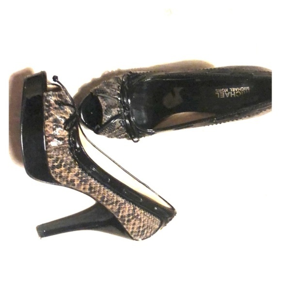 Size 9.5 Michael Michael Kors Platform Pumps - Picture 1 of 4